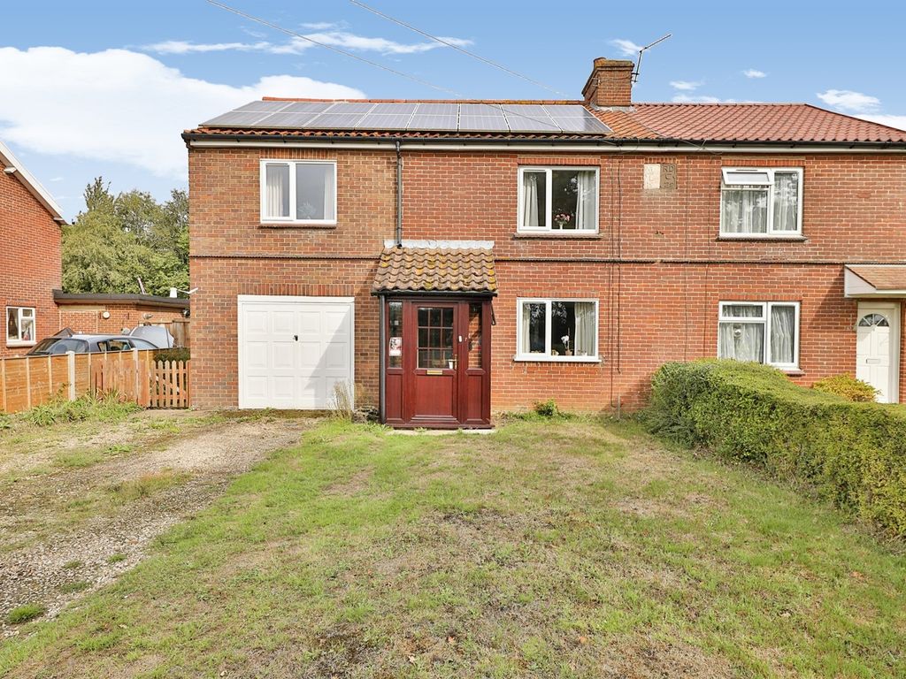 4 bed semidetached house for sale in Mattishall Road, East Tuddenham