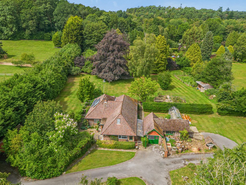 3 bed bungalow for sale in Tilford Road, Churt, Farnham GU10, £