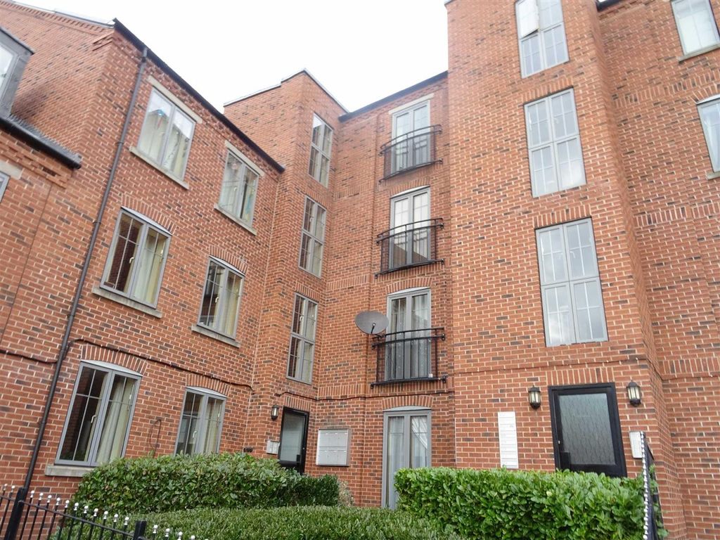 2 bed flat to rent in Trinity Lane, Hinckley LE10, £700 pcm Zoopla
