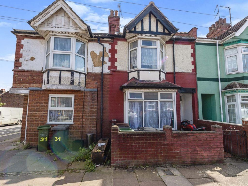 Shaftesbury Road, Luton, Bedfordshire LU4  
