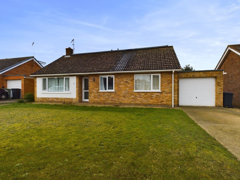 4 bed chalet for sale in Sandfield Road, Downham Market PE38, £360,000