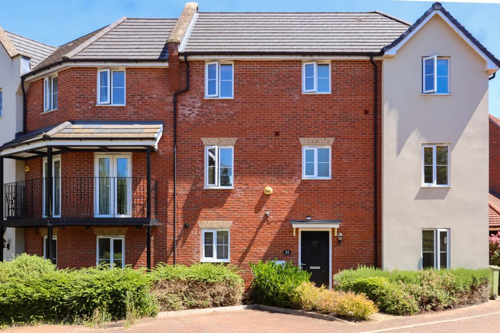 4 bed semidetached house for sale in Grenada Crescent, Bletchley