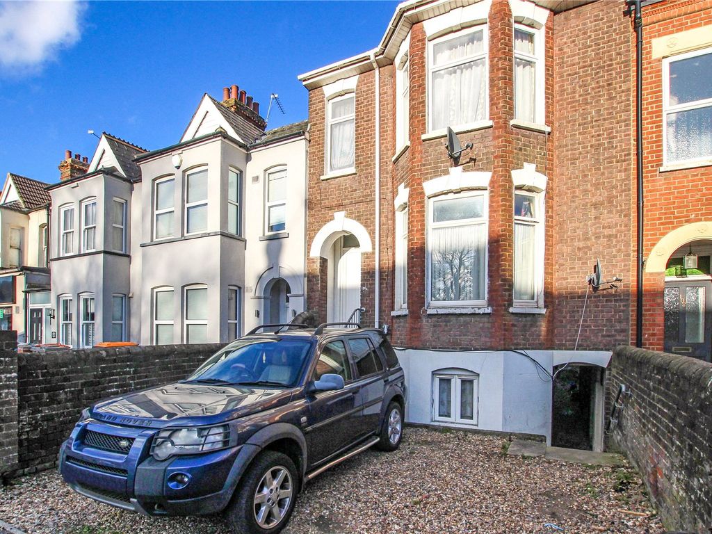 Studio to rent in High Street North, Dunstable, Bedfordshire LU6, £650