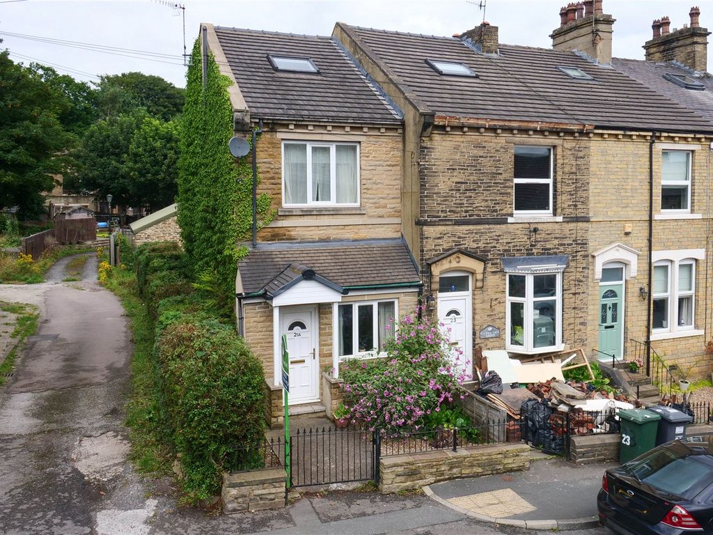 4 bed end terrace house for sale in New Street, Idle, Bradford, West