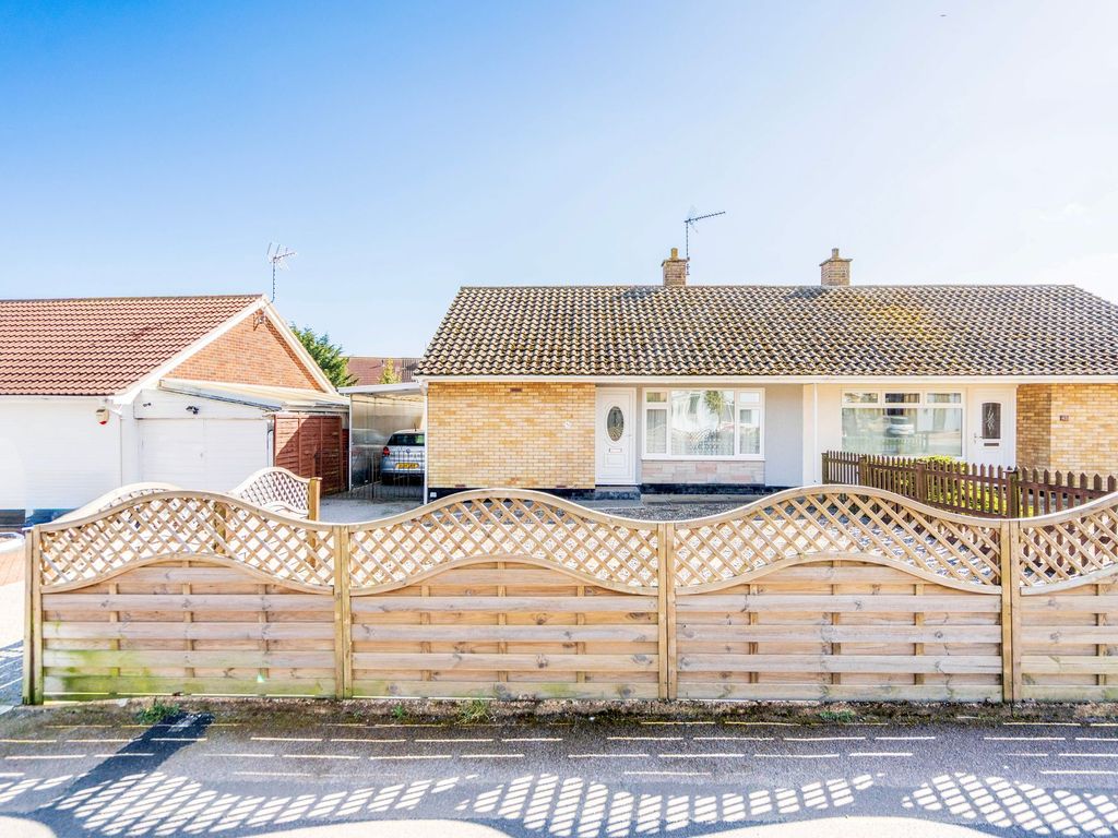 2 bed semidetached bungalow for sale in Pinewood Avenue, Lowestoft