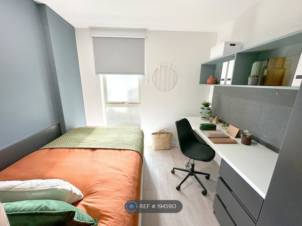 Room to rent in Colchester, Colchester CO2, £693 pcm Zoopla