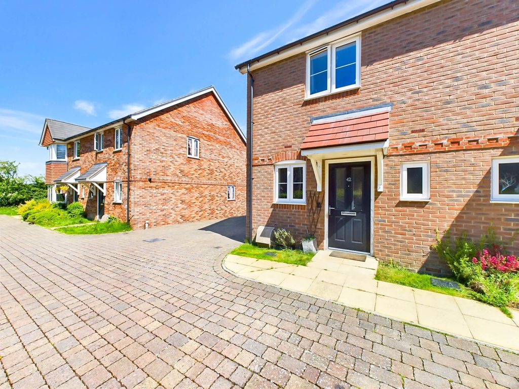 2 bed end terrace house for sale in Thame Road, Chinnor Shared Ownership OX39, £182,500 Zoopla