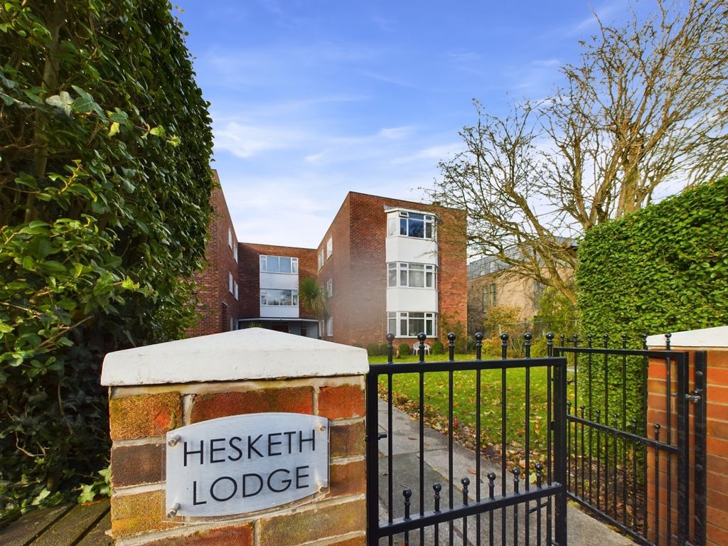 2 bed flat for sale in Hesketh Lodge, Brows Lane, Formby, Liverpool L37