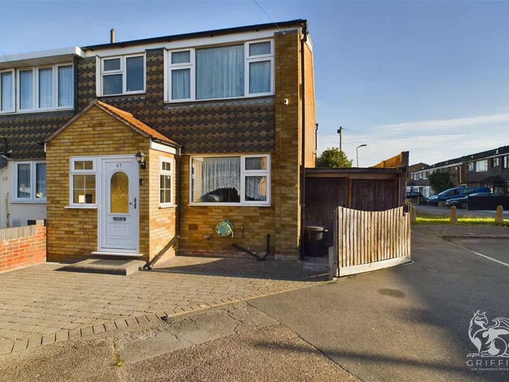 3 bed end terrace house for sale in Blake Close, Rainham RM13, £400,000