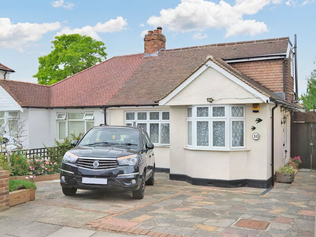 4 bed semidetached bungalow for sale in Kynaston Road, Orpington BR5