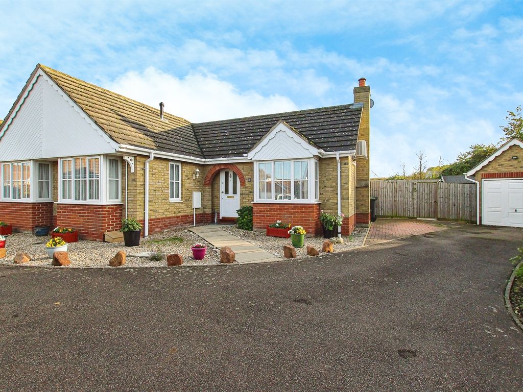 3 bed detached bungalow for sale in Chestnut Way, Mepal, Ely CB6, £