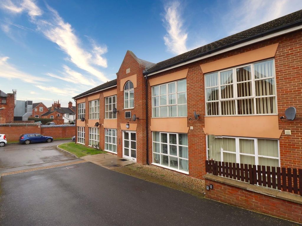 1 bed flat for sale in Bath Road, Kettering NN16 Zoopla