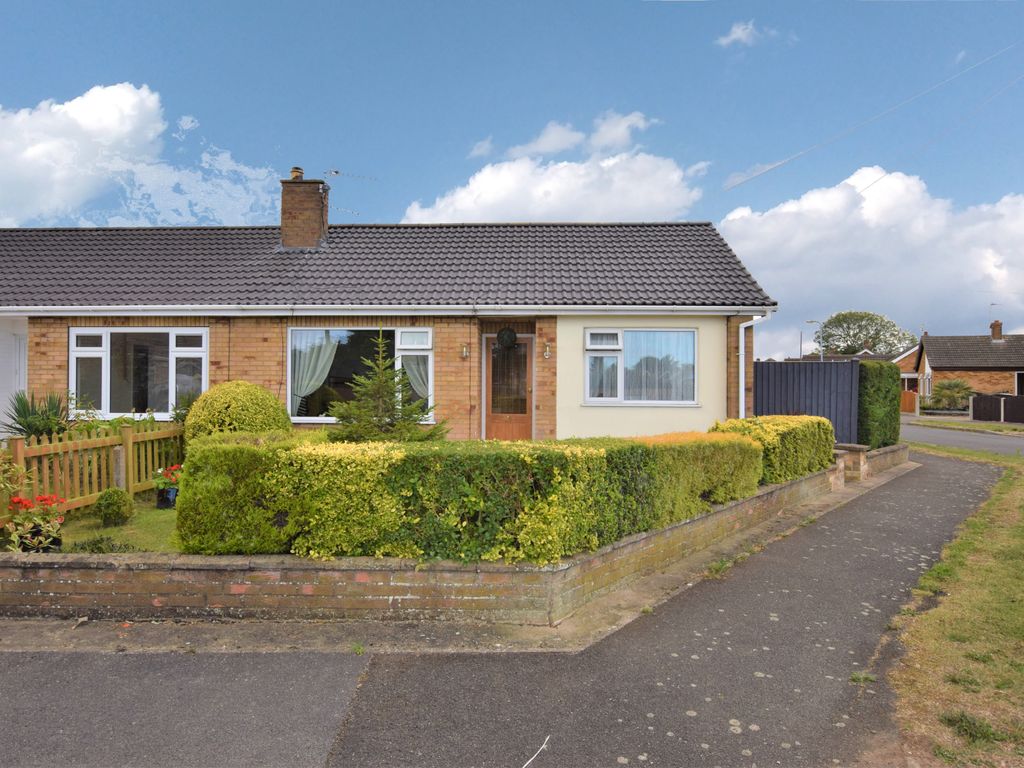 2 bed semidetached bungalow for sale in Elizabeth Drive, Chapel St