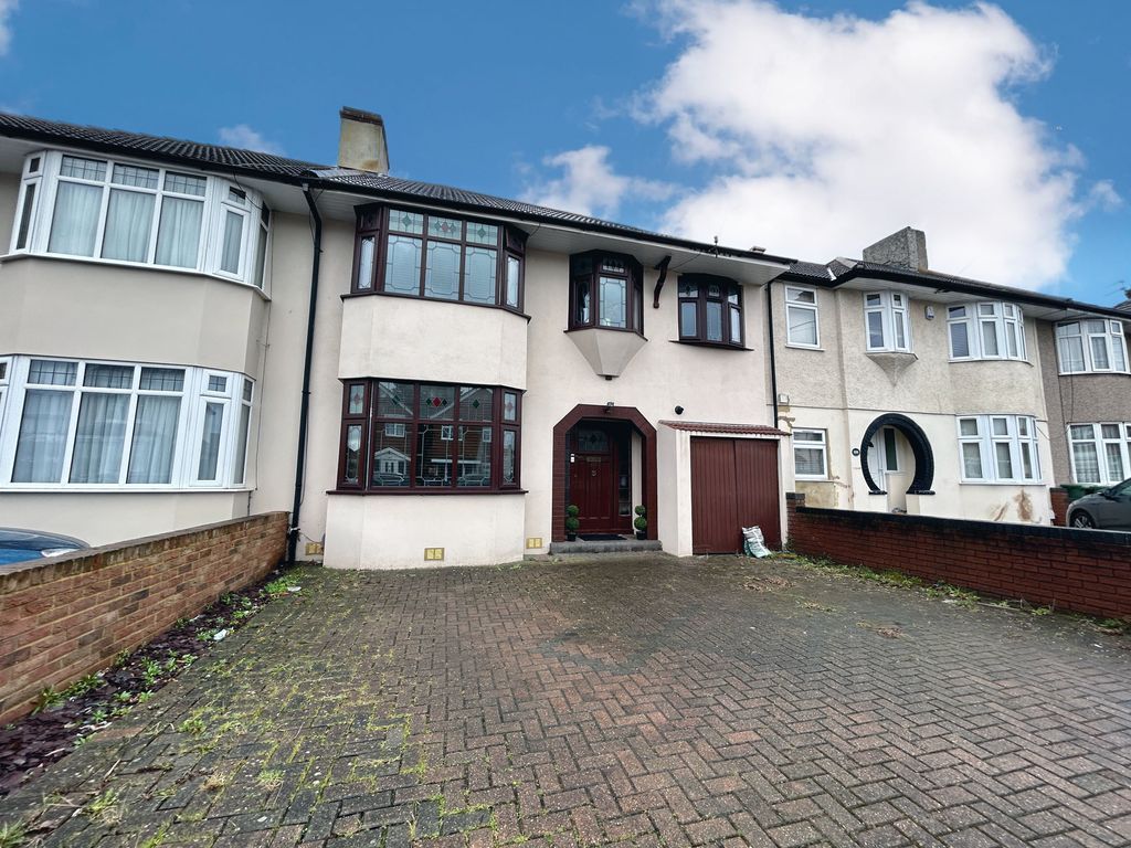 5 bed semidetached house for sale in Brampton Road, Bexleyheath DA7