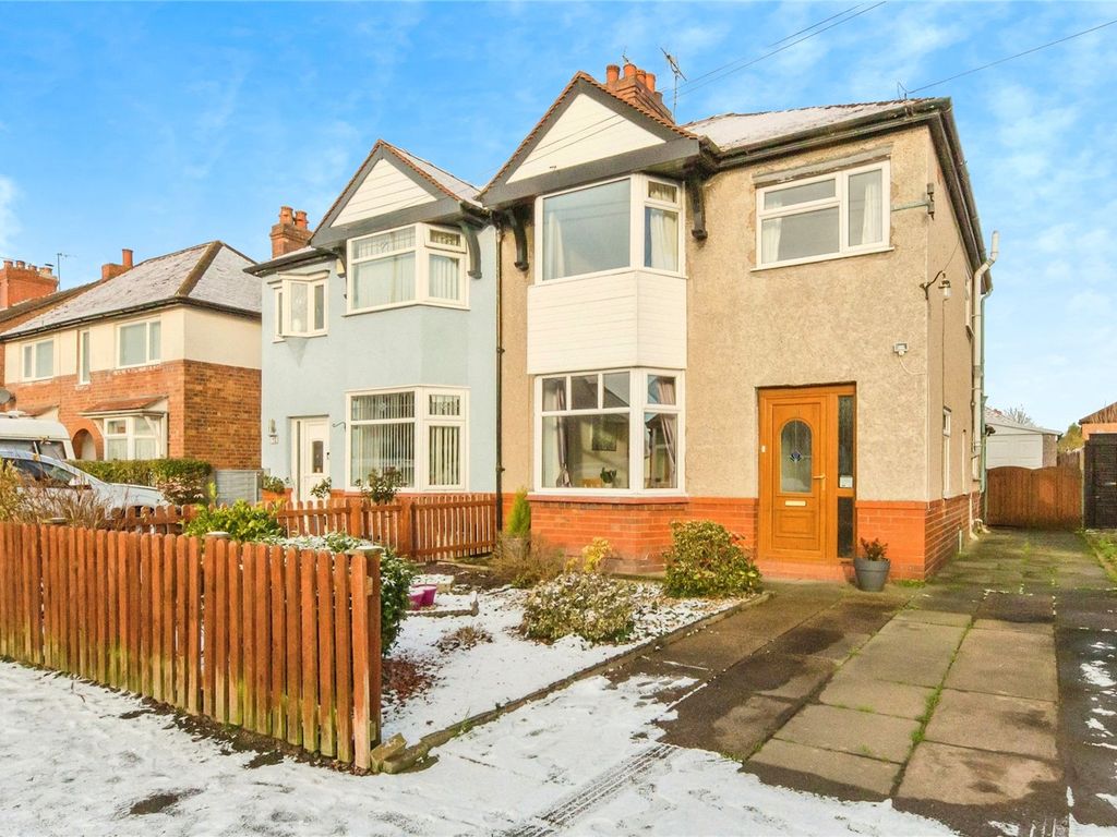 3 bed semidetached house for sale in Gainsborough Road, Crewe