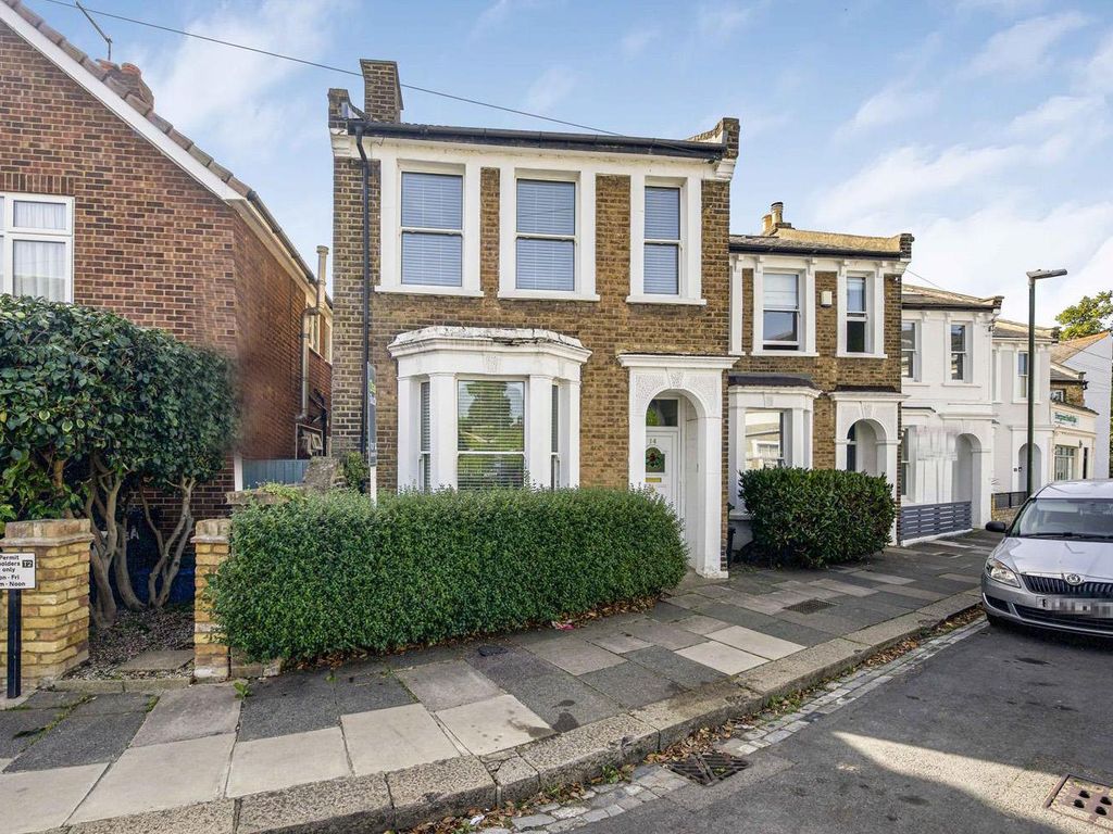 3 bed end terrace house for sale in Victoria Road, Teddington TW11, £