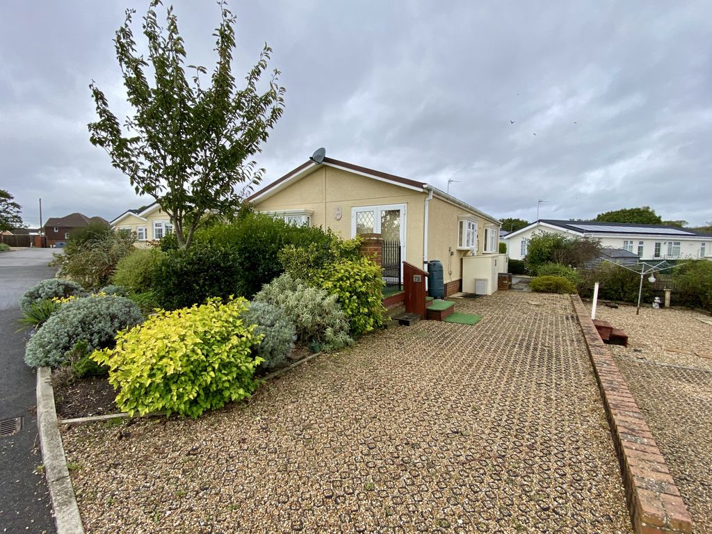 3 bed bungalow for sale in Eastbourne Heights, Oak Tree Lane