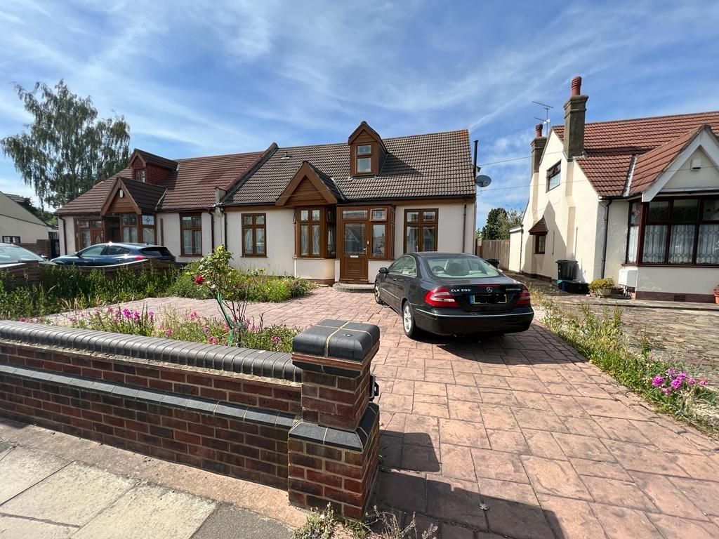 6 bed property for sale in Levett Gardens, Ilford IG3 Zoopla