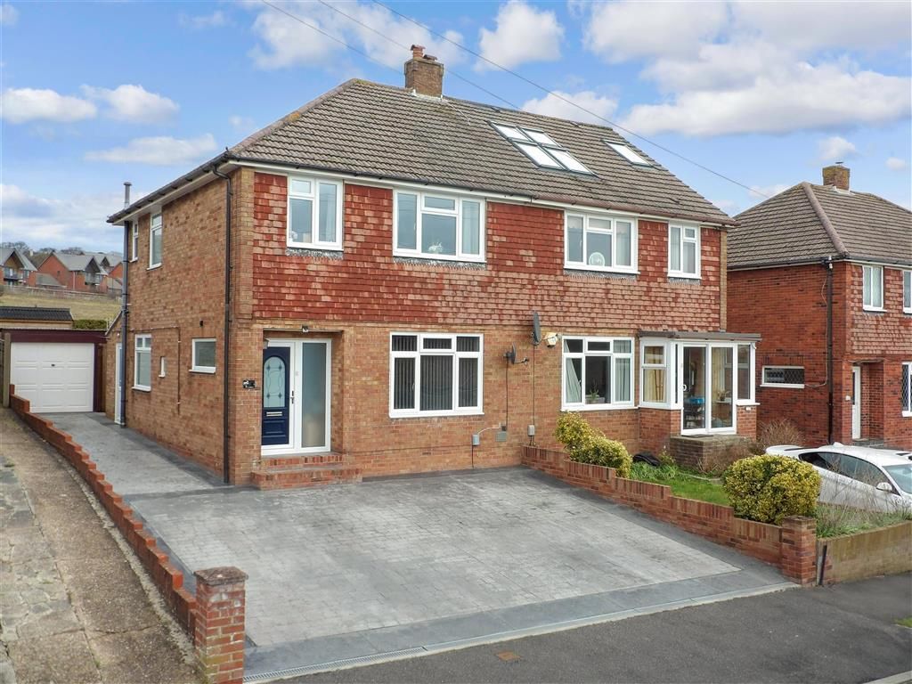 3 bed semidetached house for sale in Fortunes Way, Havant, Hampshire
