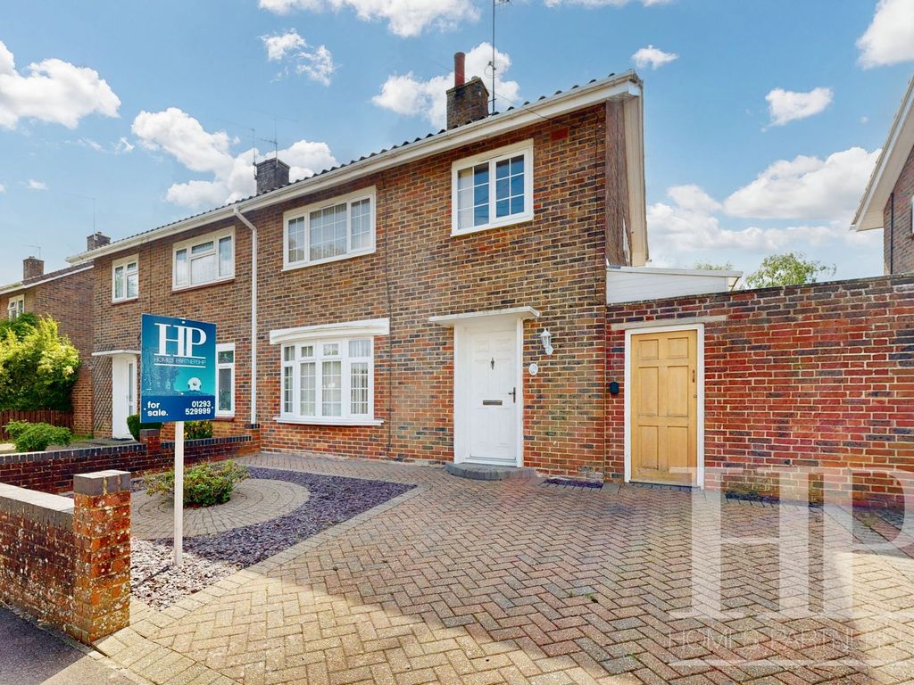 3 bed semidetached house for sale in Scott Road, Crawley RH10, £
