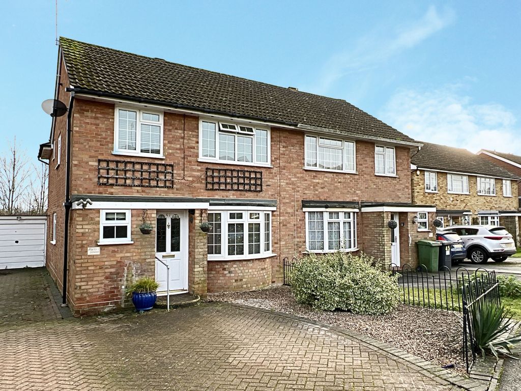 4 bed semidetached house for sale in Tiverton Road, Basingstoke