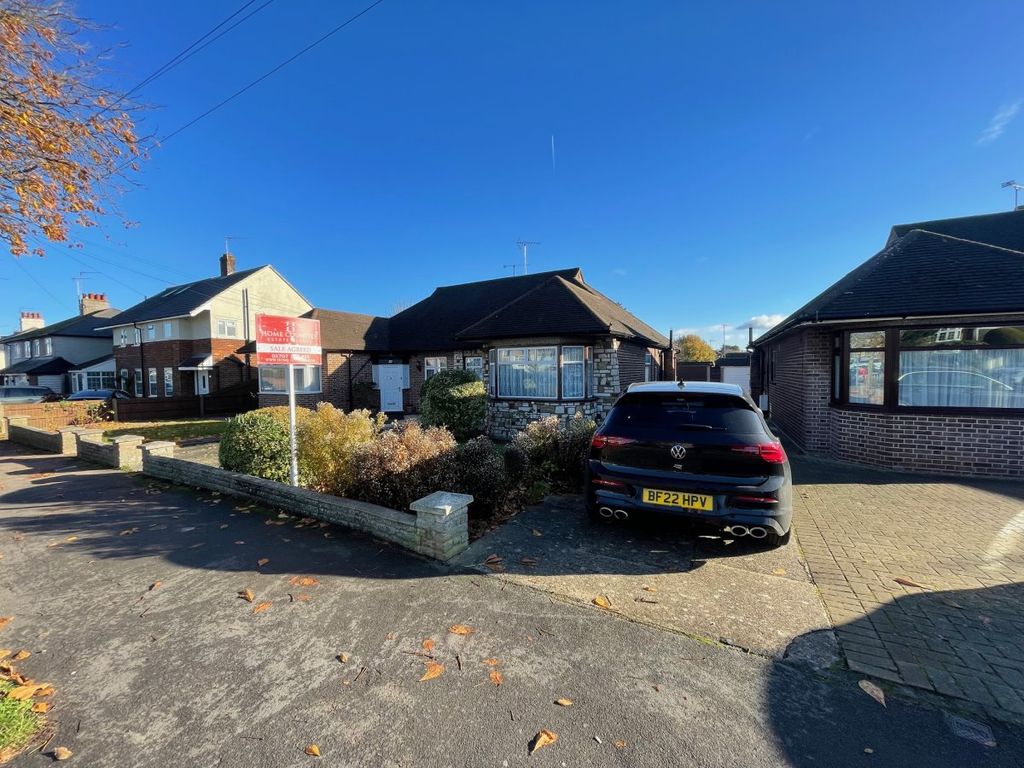 3 bed bungalow to rent in Baker Street, Potters Bar EN6, £2,295 pcm