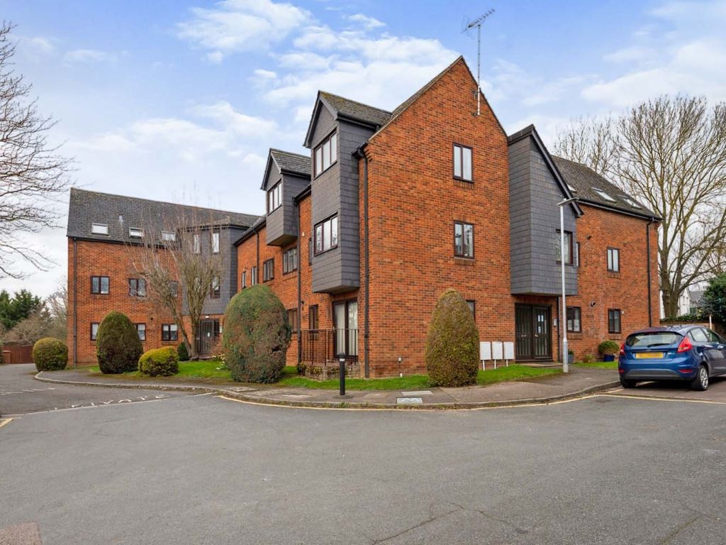 2 bed flat for sale in wratten road east, hitchin, hertfordshire sg5