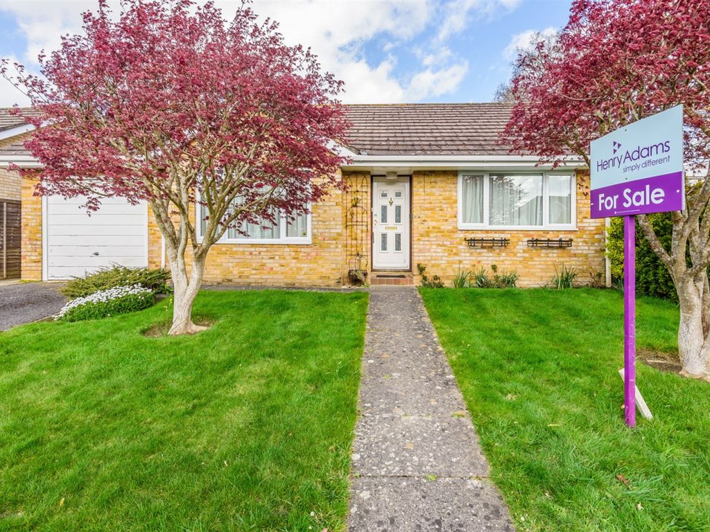 2 bed detached bungalow for sale in 23 Nightingale Walk, Billingshurst