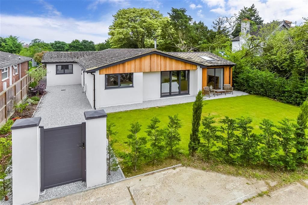 4 bed detached bungalow for sale in Popes Lane, Sturry, Canterbury