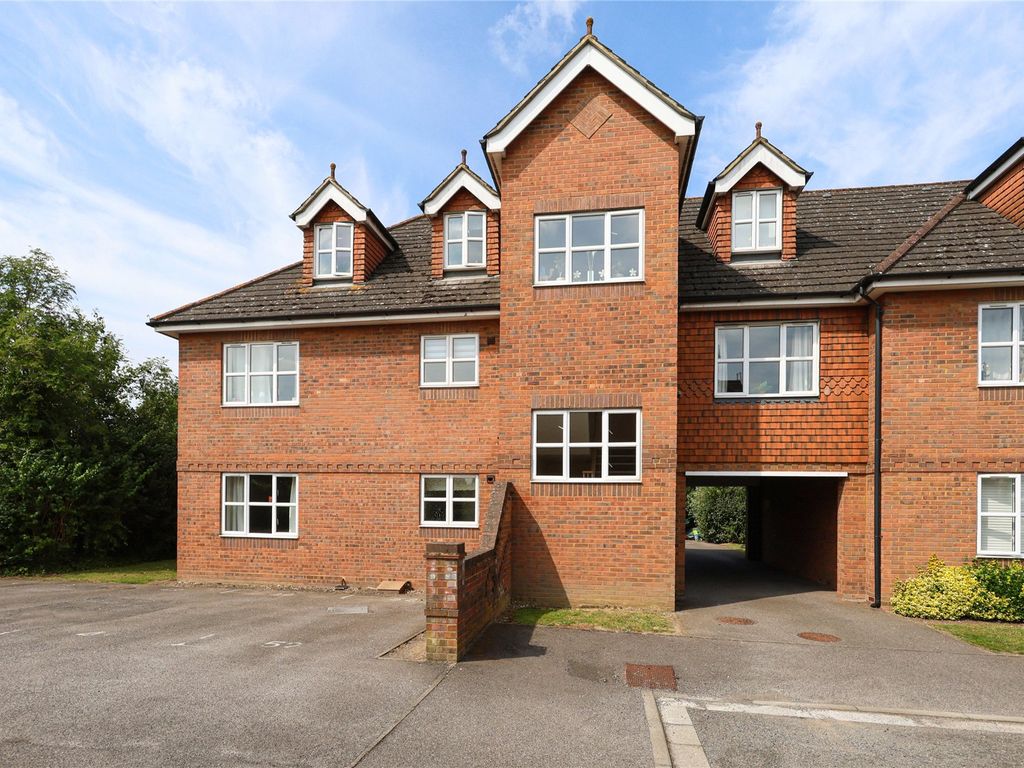 2 bed flat for sale in Riverview Gardens, Cobham, Surrey KT11 Zoopla