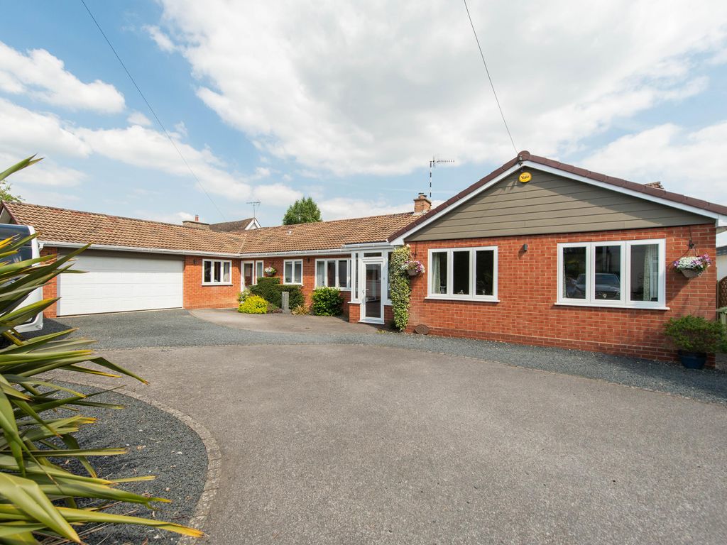 5 bed bungalow for sale in Church Road, Claverdon, Warwick