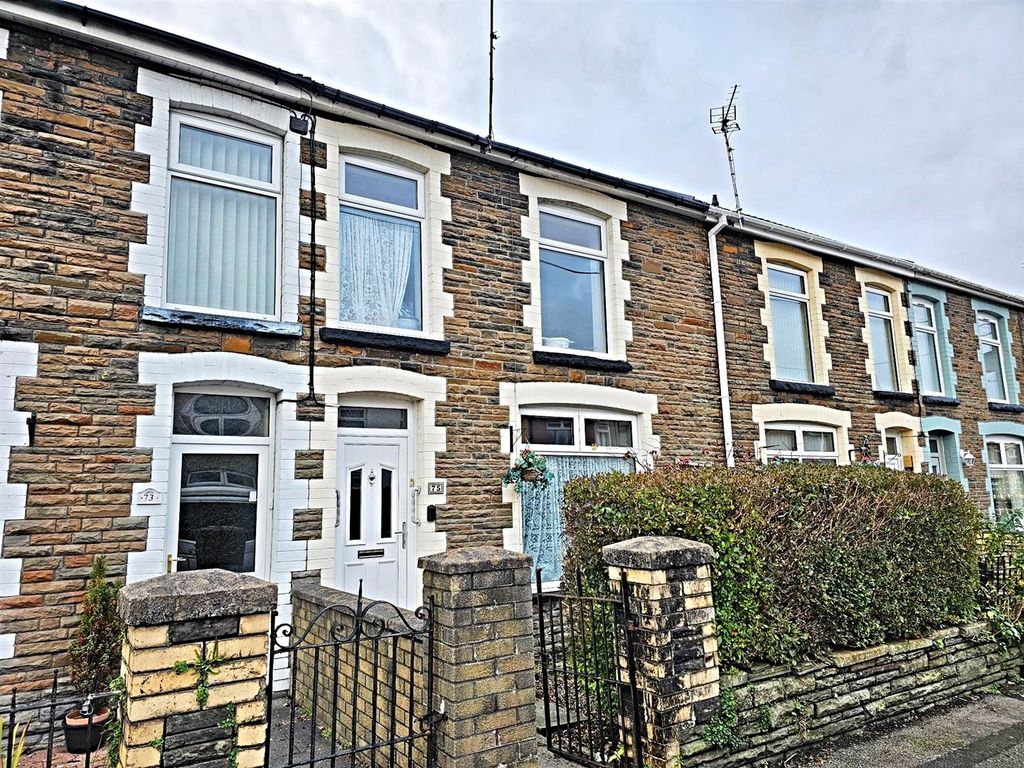 3 bed terraced house to rent in Commercial Street, Beddau, Pontypridd