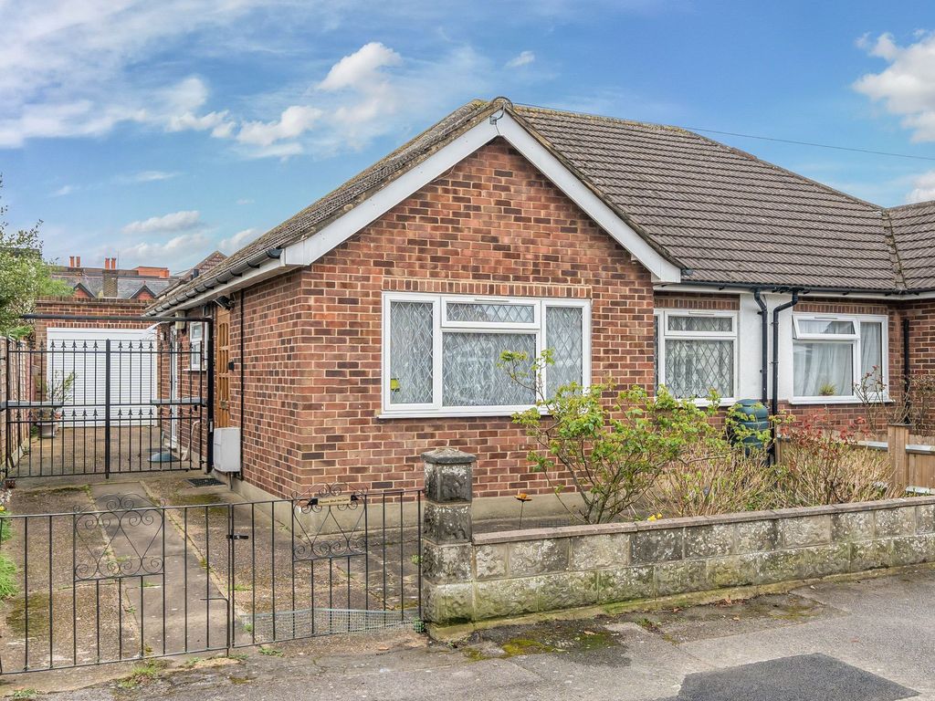 2 bed semidetached bungalow for sale in Portland Place, Epsom KT17, £