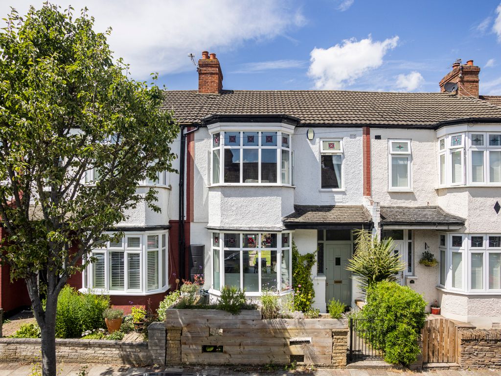 3 bed terraced house to rent in Allen Road, Beckenham, Kent BR3, £2,250