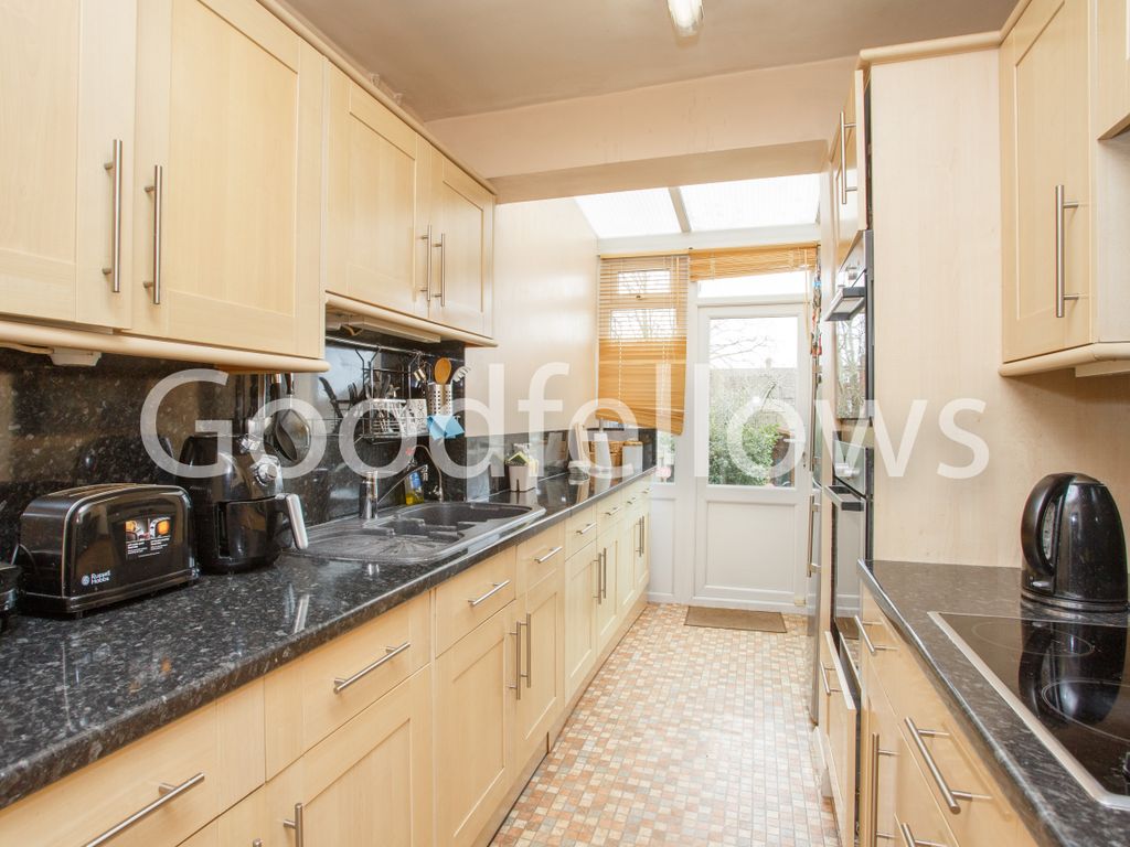 4 bed detached house to rent in Churston Drive, Morden SM4 Zoopla