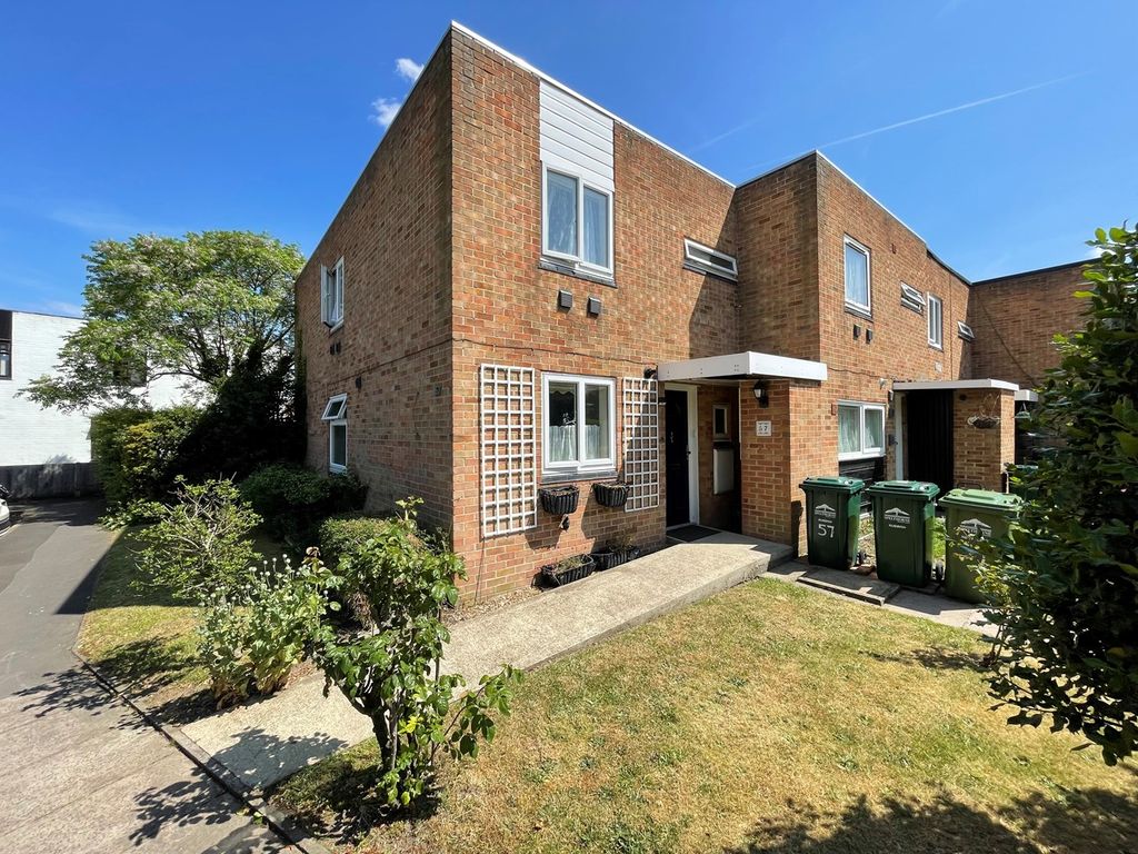 3 bed end terrace house for sale in Hadfield Road, Stanwell, Staines