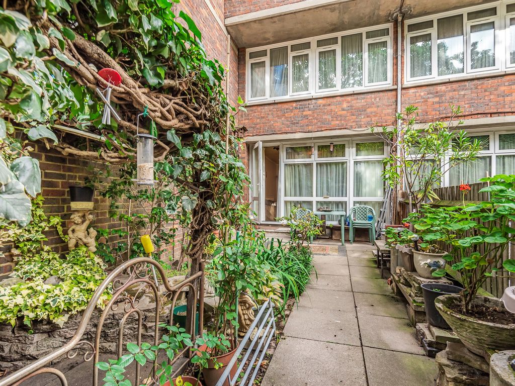 Blore Close, London SW8