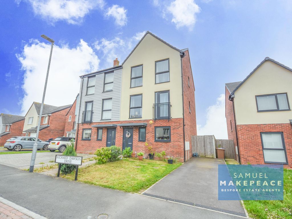 4 bed semidetached house for sale in Richard Dawson Drive, Bucknall