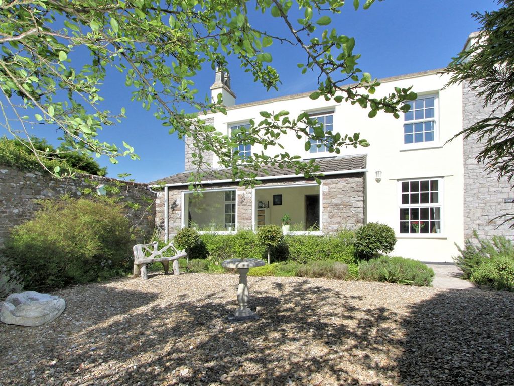 5 bed detached house for sale in Gloucester Road, Grovesend BS35, £