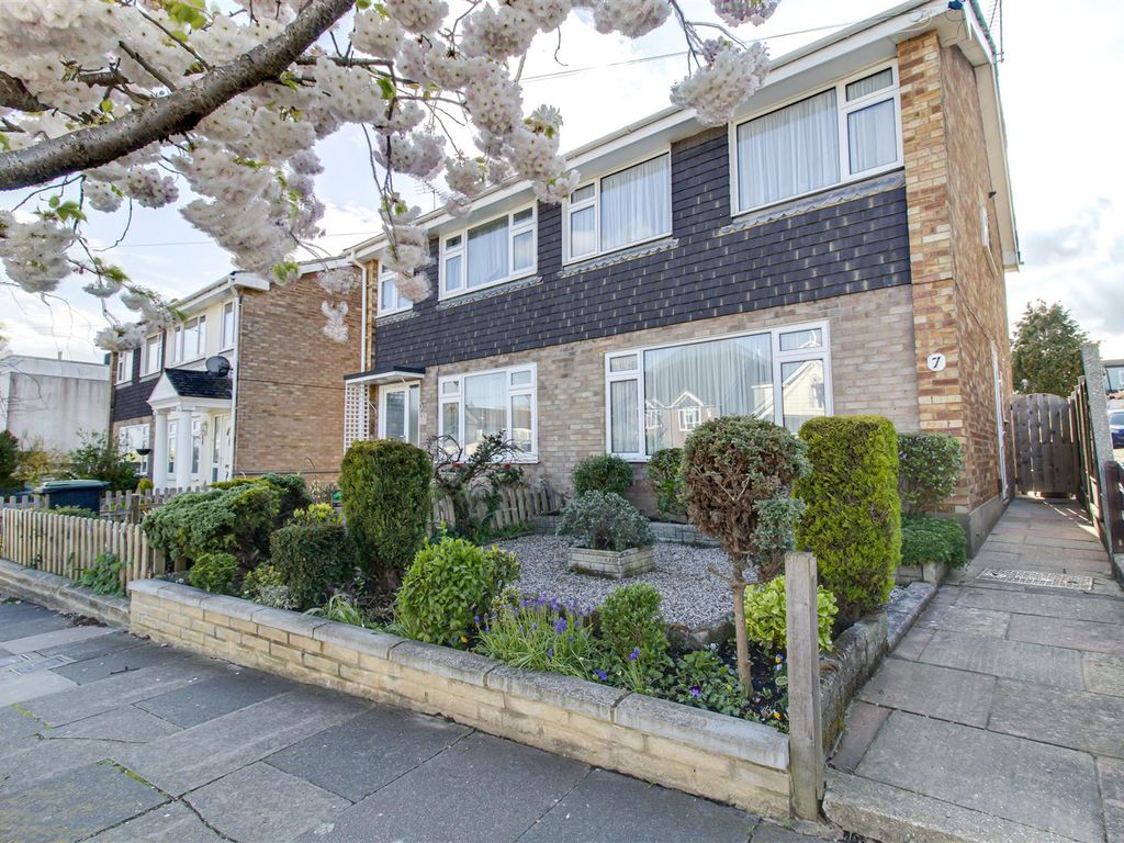 3 bed semidetached house for sale in Sydney Road, LeighOnSea SS9, £