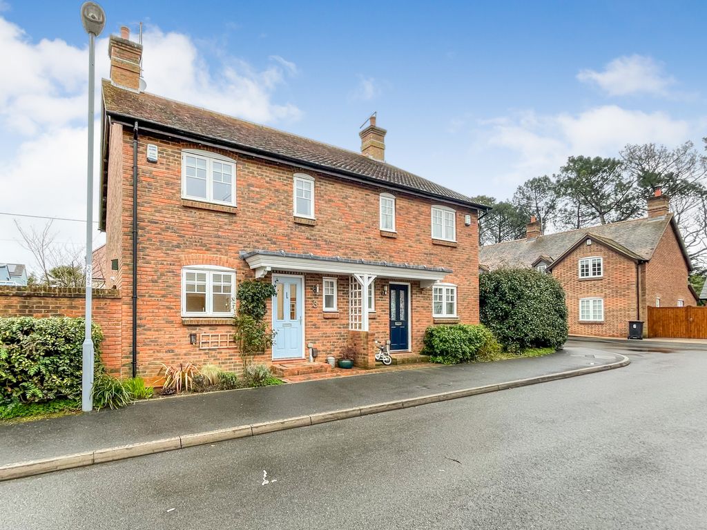 3 bed semidetached house for sale in Upton Close, Upton, Poole BH16