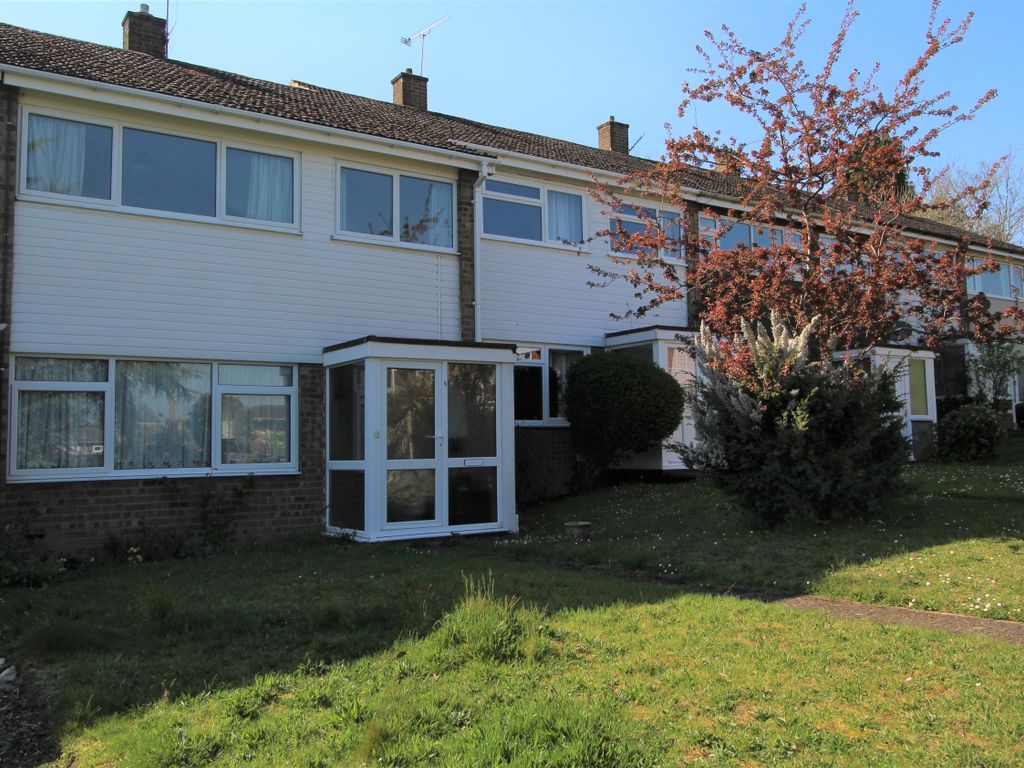 3 bed terraced house to rent in Mount View, Church Lane West, Aldershot