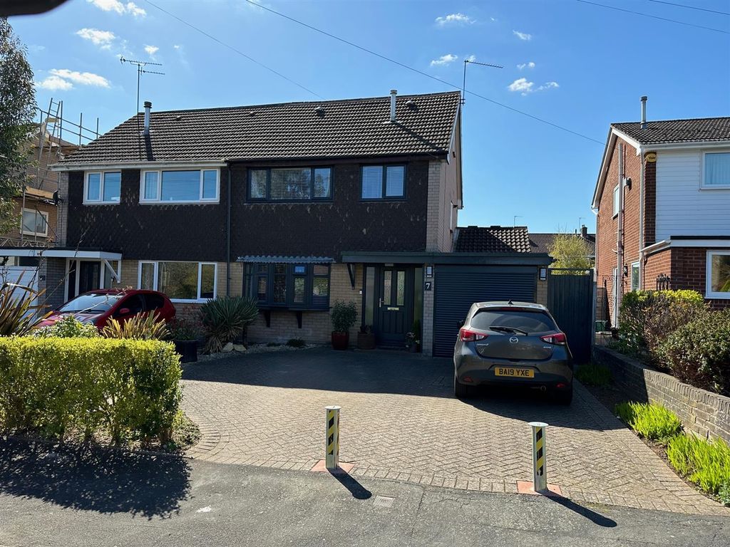 4 bed semidetached house for sale in Grange Avenue, Kenilworth CV8