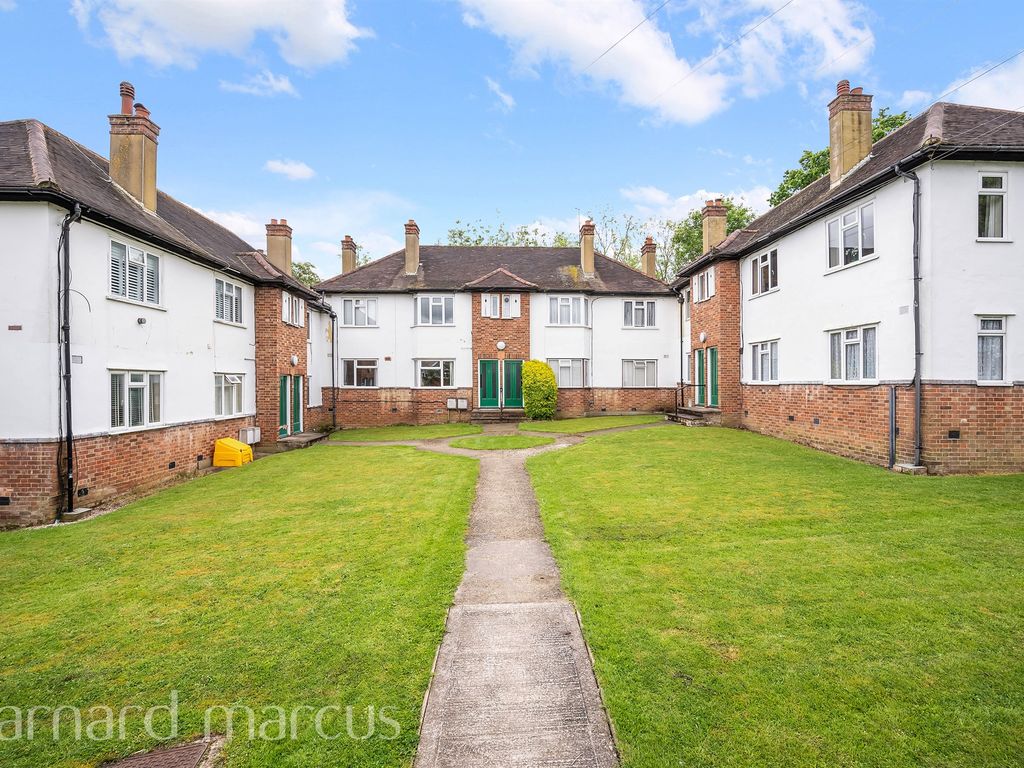 2 bed for sale in Alberta Avenue, Cheam, Sutton SM1, £