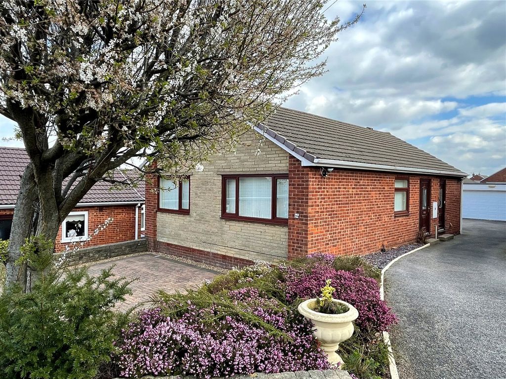 3 bed bungalow for sale in Highgate Drive, Dronfield, Derbyshire S18