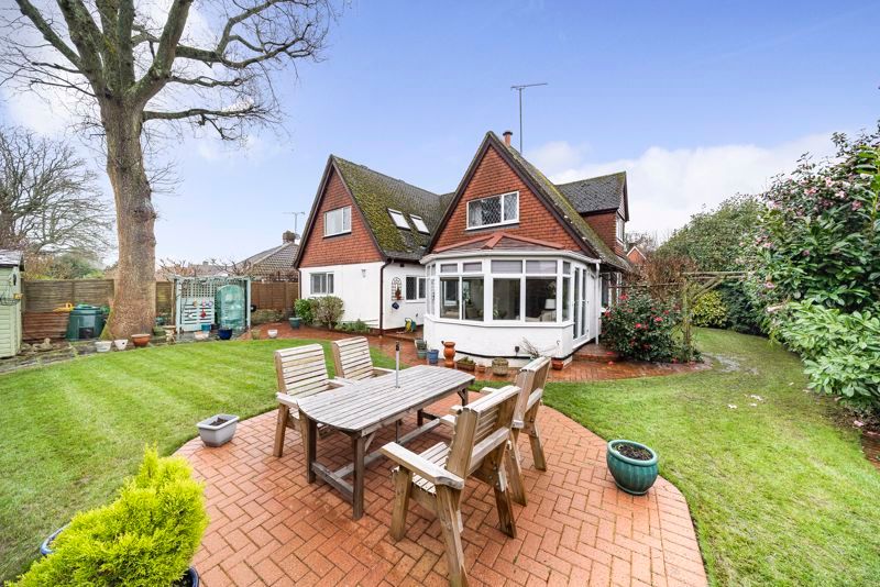 4 bed detached house for sale in Glebe Road, Headley, Bordon GU35, £