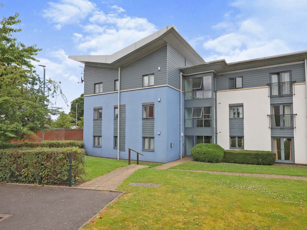 2 bed flat for sale in Vine Close, Fordhouses, Wolverhampton WV10 Zoopla
