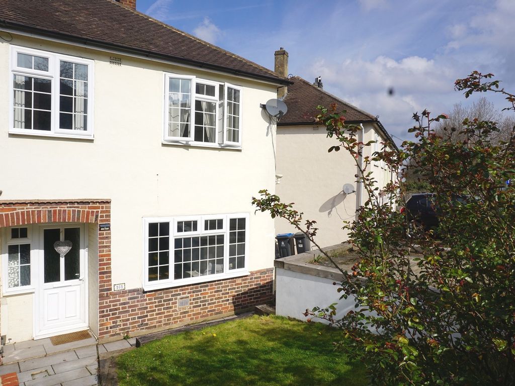 3 bed end terrace house for sale in Mount Road, Chessington, Surrey