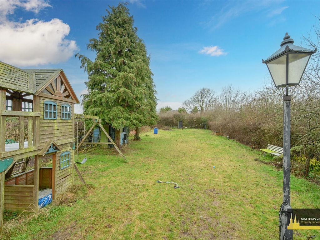 3 bed semidetached house for sale in Wycliffe Grove, Coventry CV2, £