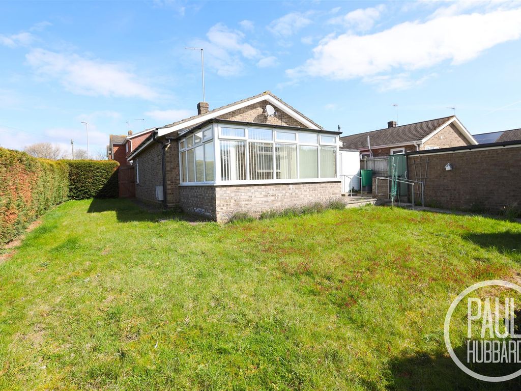 2 bed detached bungalow for sale in Cotswold Way, Oulton Broad NR32